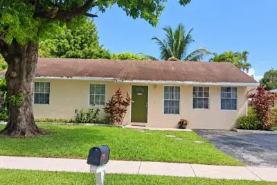8171 SW 5th Ct, North Lauderdale: photo 1 of 4