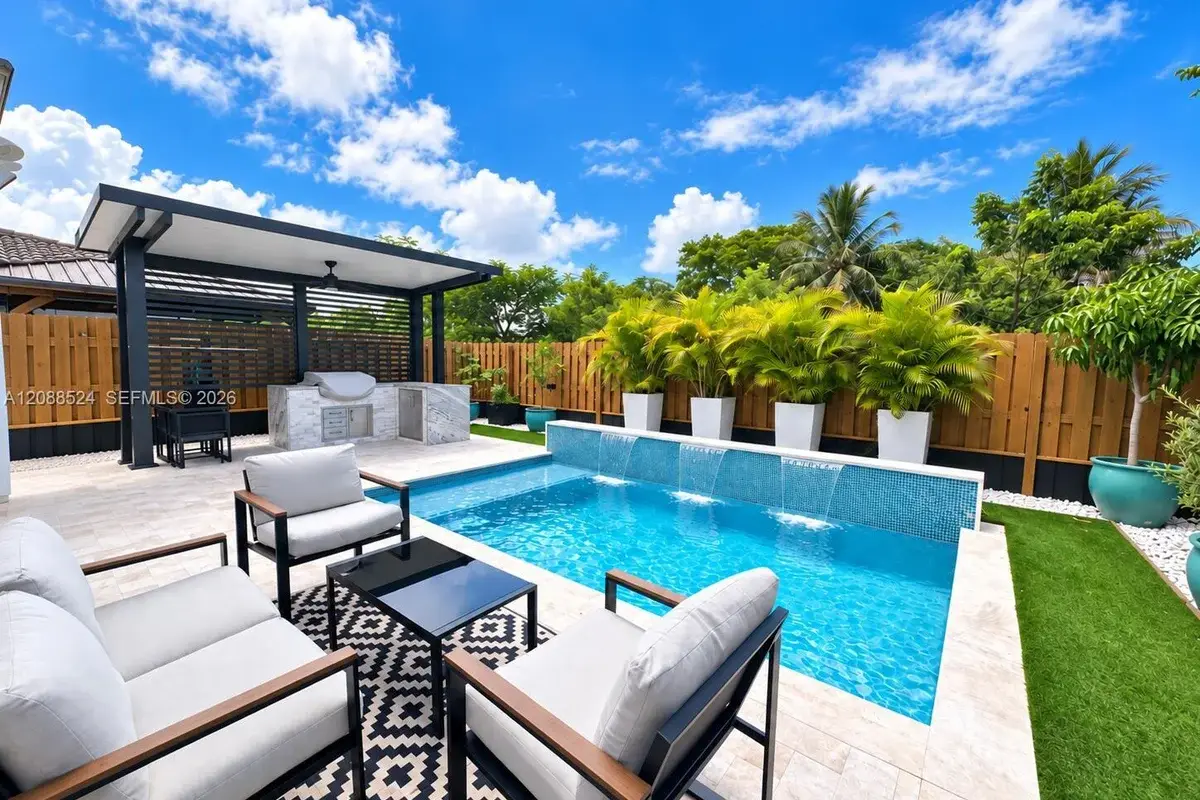 2265 NW 131st Cir, Miami: photo 1 of 24