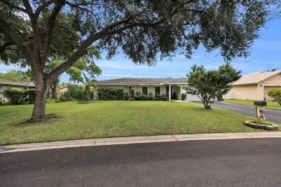 8412 NW 26th Dr, Coral Springs: photo 1 of 45