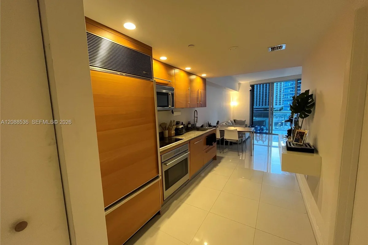 465 Brickell Ave #804, Miami: photo 1 of 31