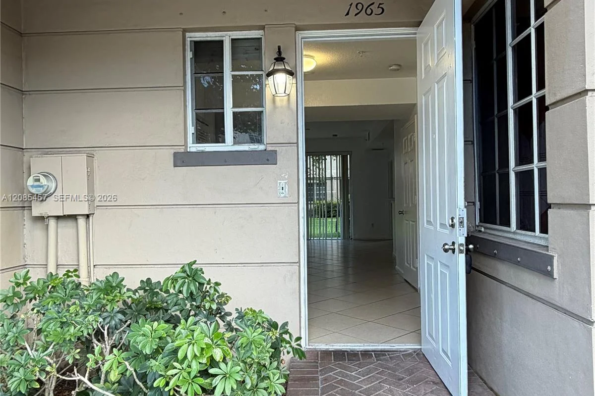 1965 Freeport Ln, Riviera Beach: photo 1 of 23