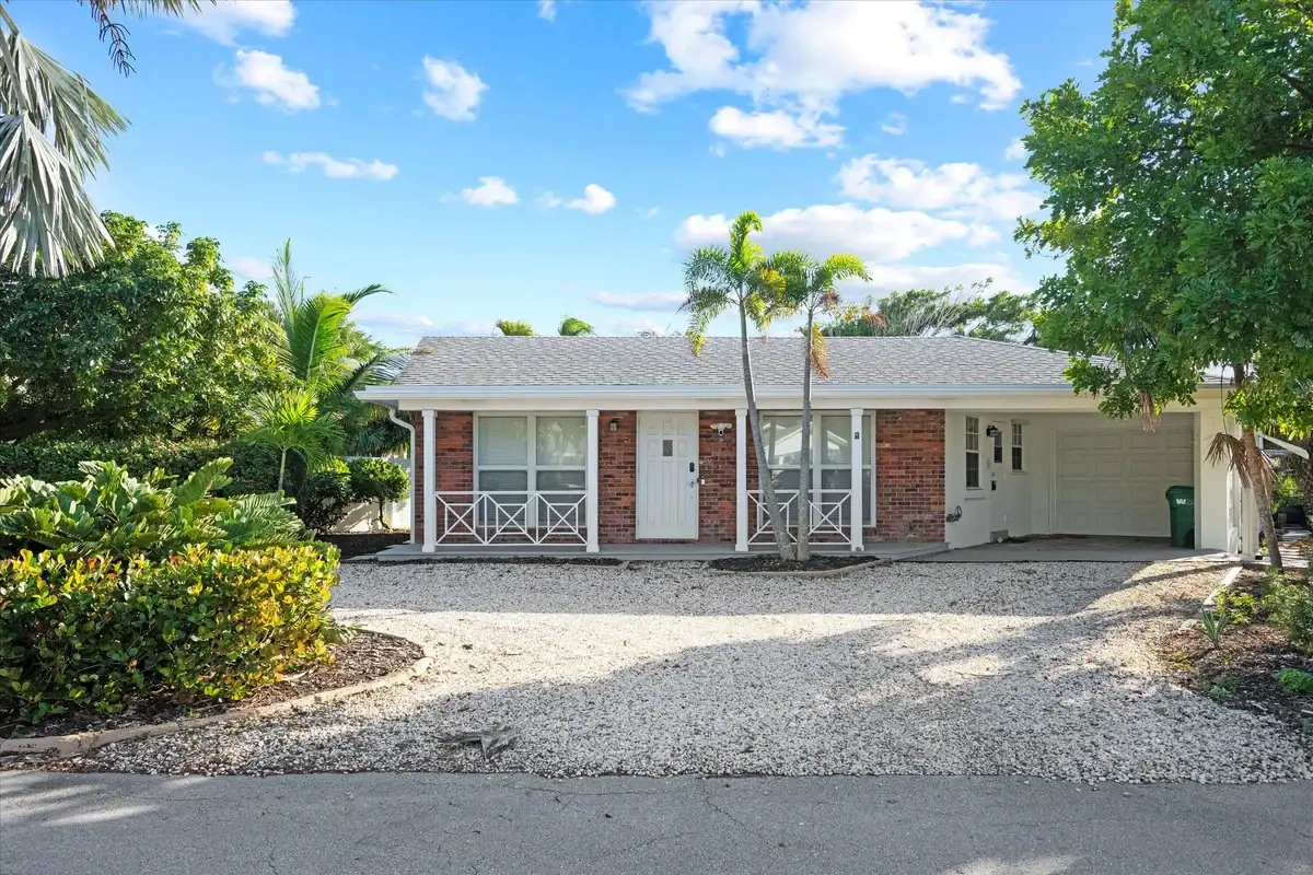 430 Neptune Rd, Juno Beach: photo 1 of 26