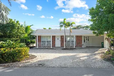430 Neptune Rd, Juno Beach: photo 1 of 26