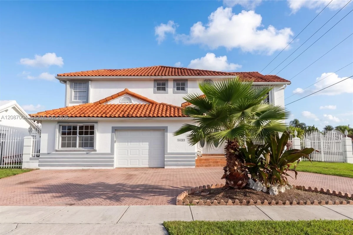 14203 SW 35th St, Miami: photo 1 of 33