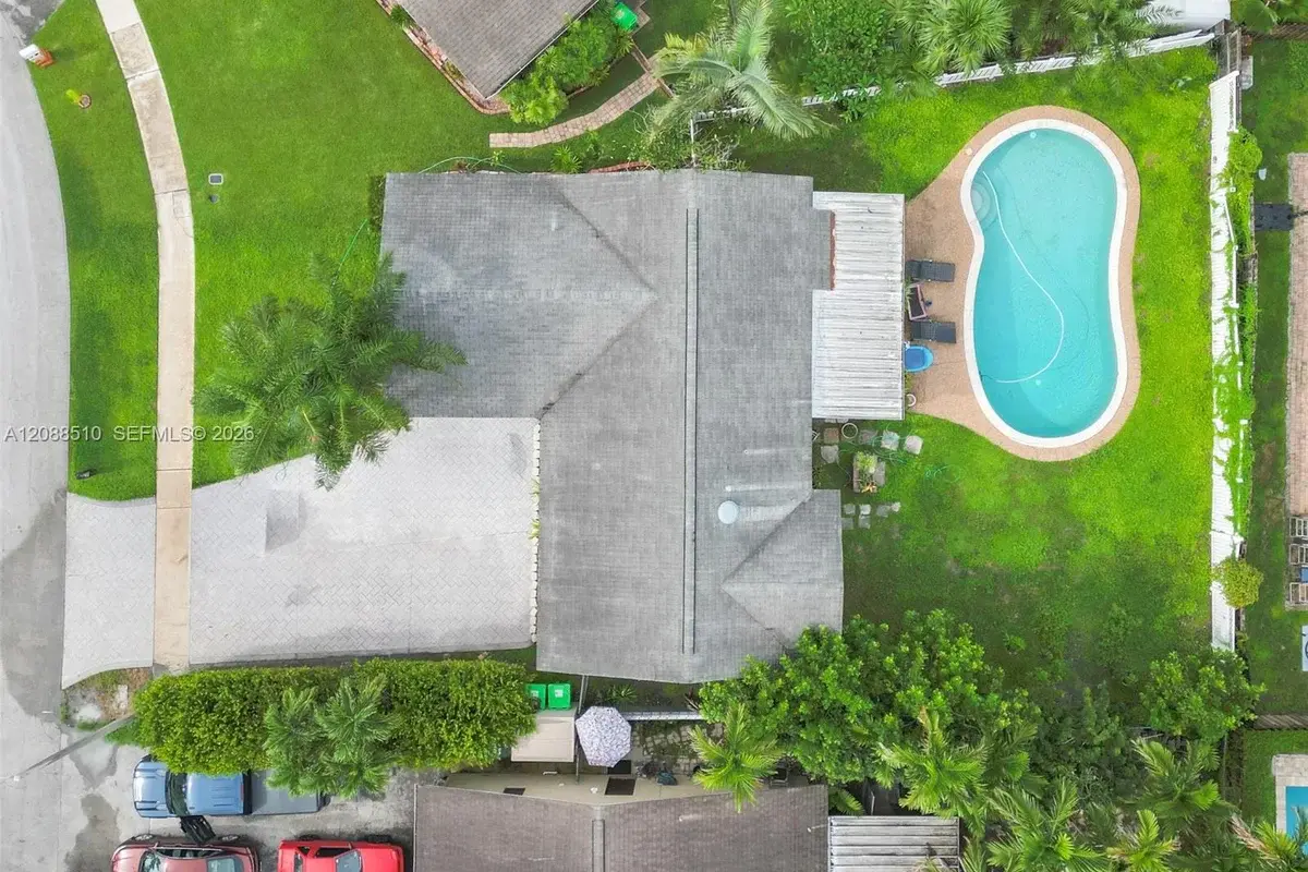 2160 NW 110th Ave, Sunrise: photo 1 of 38