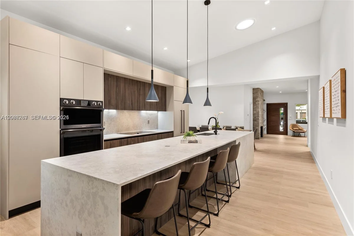 270 SW 29th Rd, Miami: photo 1 of 56