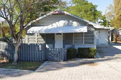717 SW 2nd Ct, Fort Lauderdale: photo 1 of 9