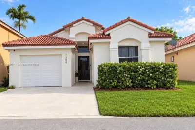 7384 Granada Way, Margate: photo 1 of 19