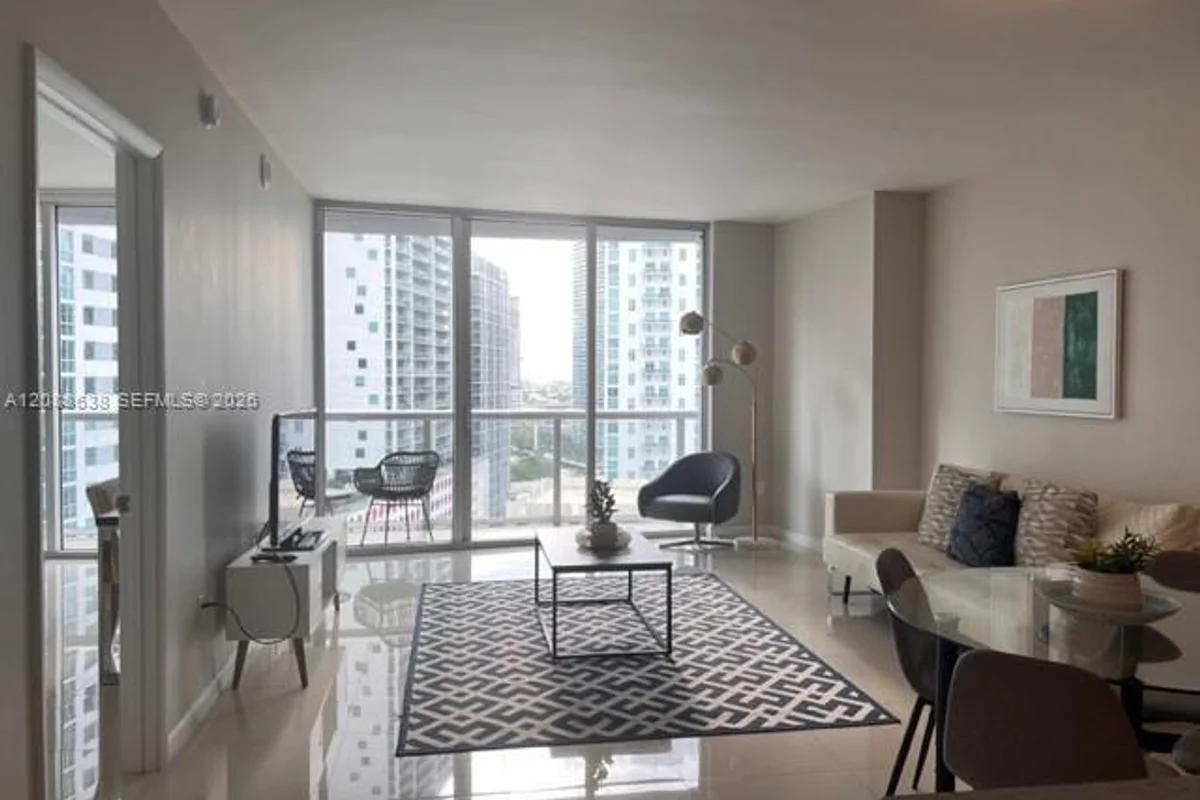 485 Brickell Ave #1707, Miami: photo 1 of 10