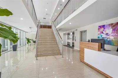 601 NE 23rd St #901, Miami: photo 1 of 36