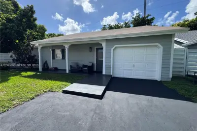 15115 SW 140th Pl, Miami: photo 1 of 17