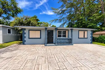 1869 NW 83rd Ter, Miami: photo 1 of 12