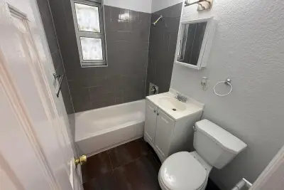 1642 NW 13th Ct, Fort Lauderdale: photo 1 of 10