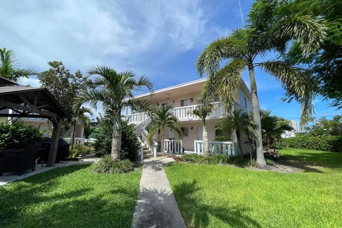 229 SE 1st Ave #204, Boynton Beach: photo 1 of 23