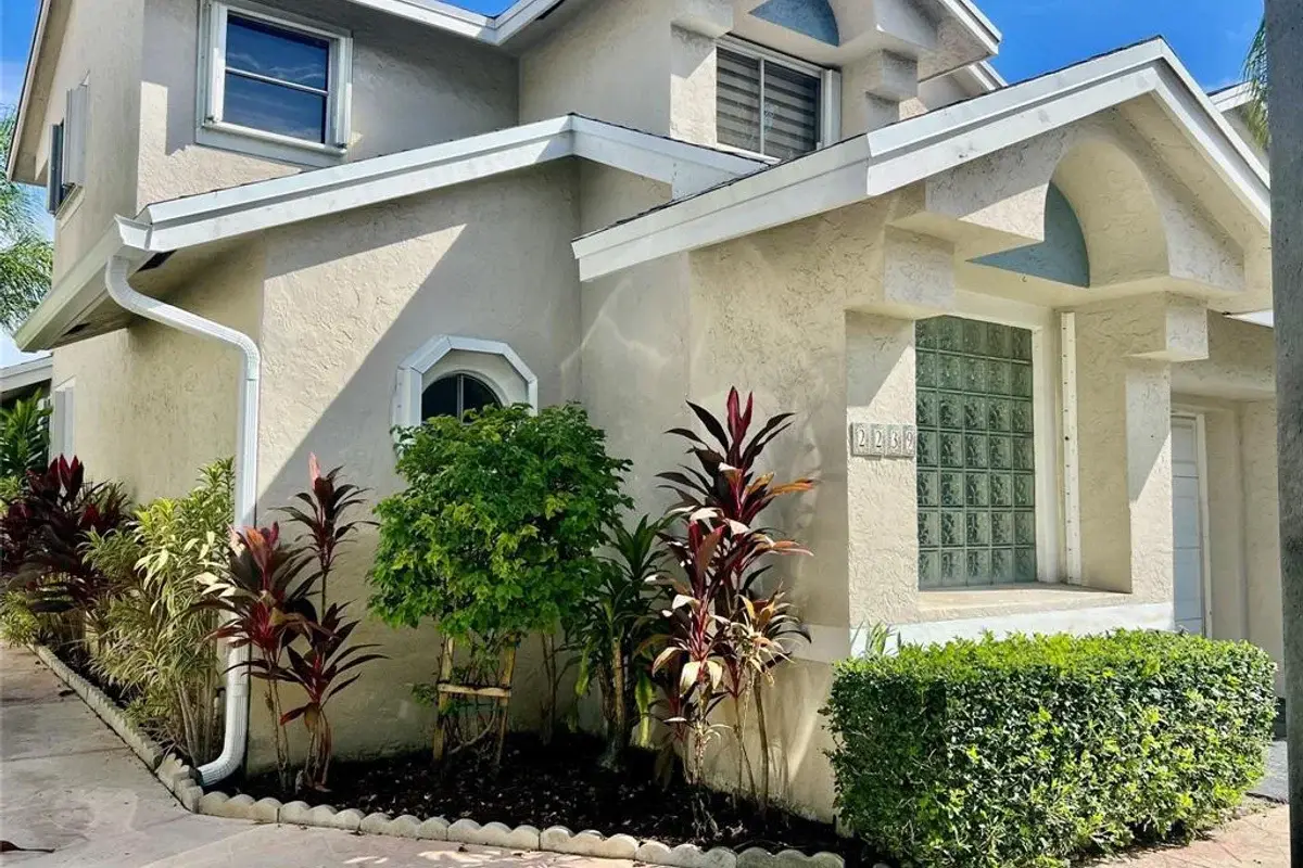 2239 Discovery Cir W, Deerfield Beach: photo 1 of 36
