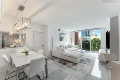2000 N Bayshore Dr #619, Miami: photo 1 of 23
