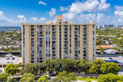 2350 NE 135th St #1510, North Miami: photo 1 of 23