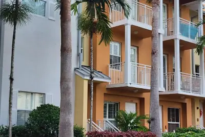 335 SW 13th Ter, Fort Lauderdale: photo 1 of 20