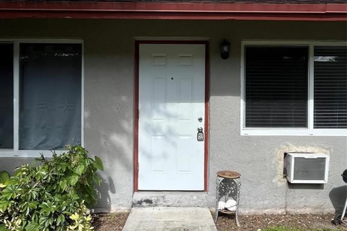 1760 SW 21st St #B, Fort Lauderdale: photo 1 of 6