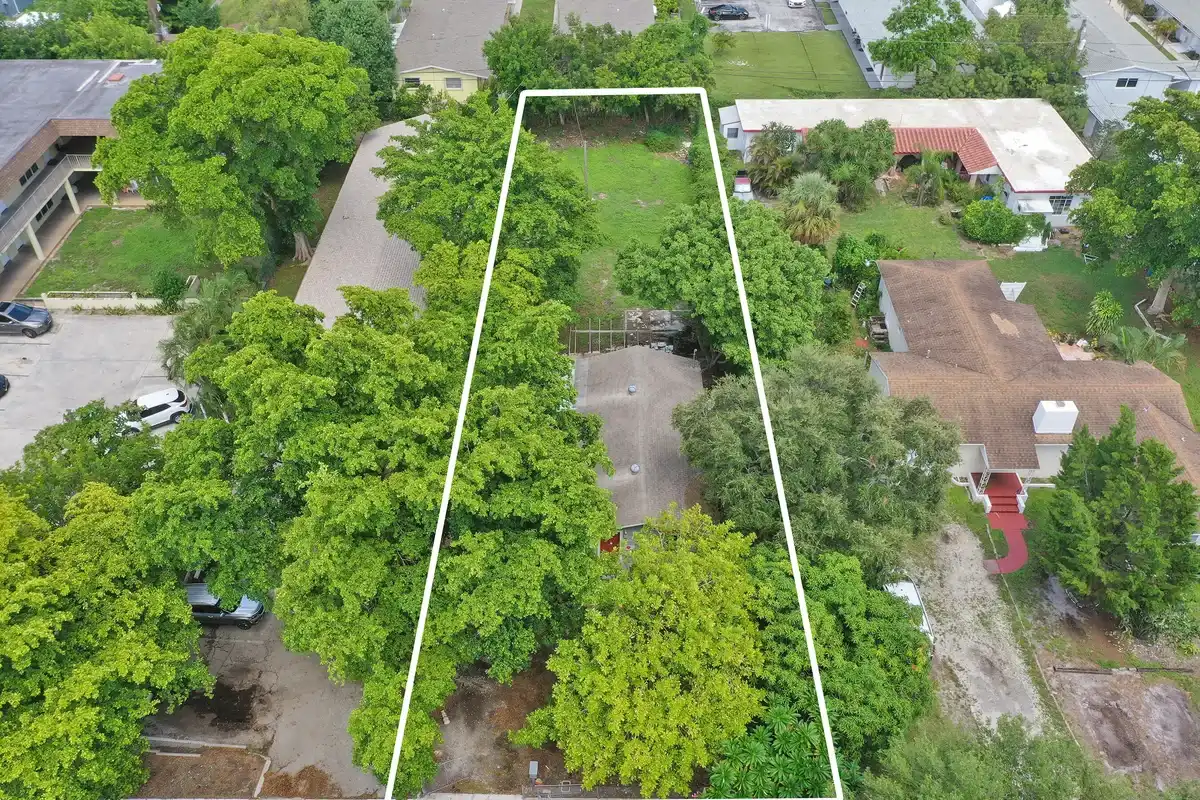 2315 Monroe St, Hollywood: photo 1 of 42