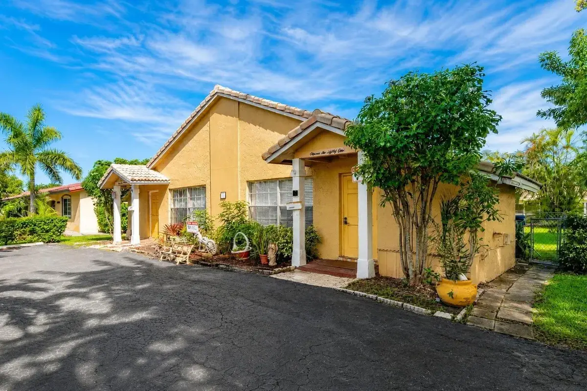 11281 NW 39th St, Coral Springs: photo 1 of 50