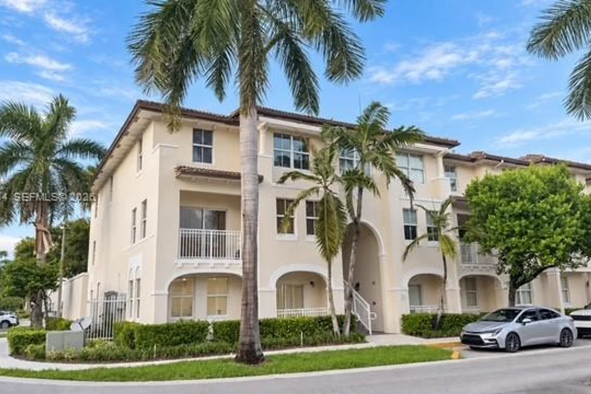 11401 NW 89th St #111, Doral: photo 1 of 22
