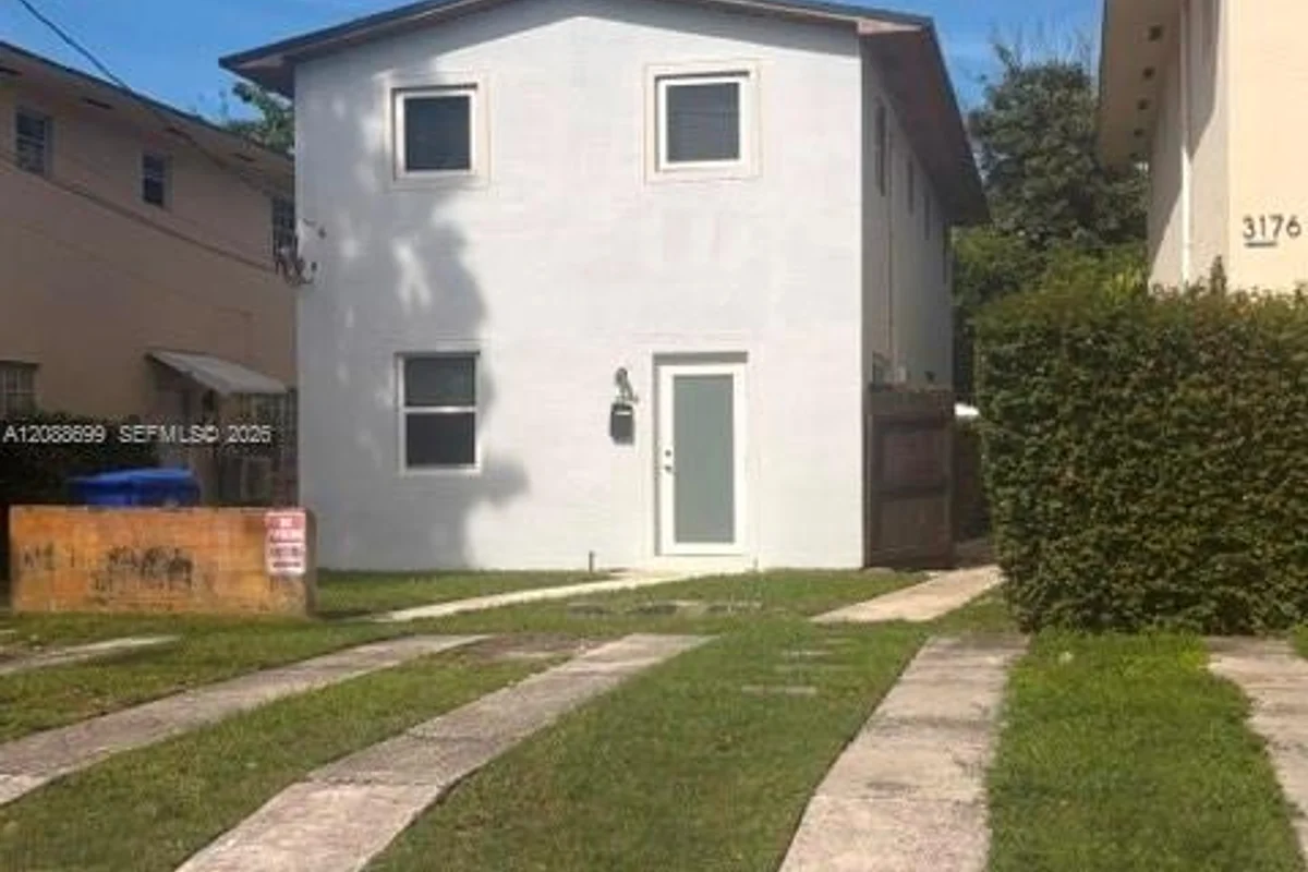 Townhouse in Miami: photo 1 of 25
