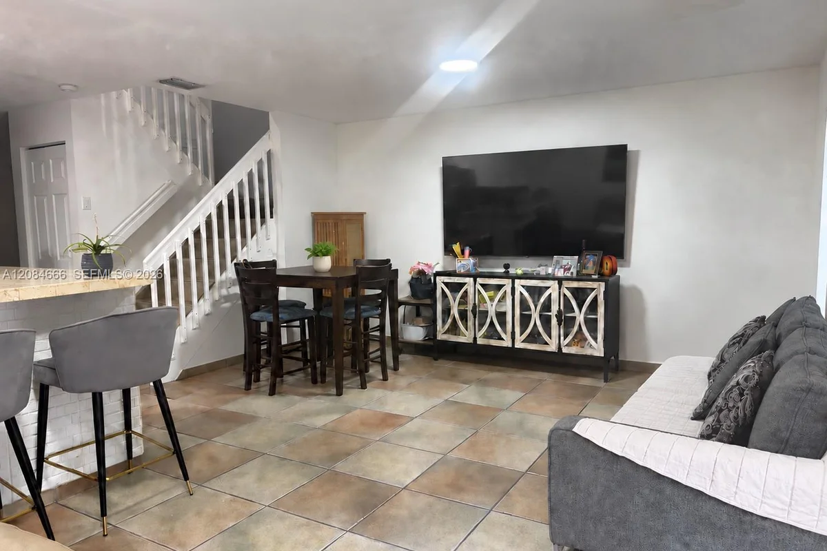 13917 SW 175th Ter, Miami: photo 1 of 14