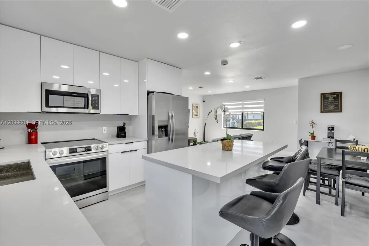 6021 SW 19th St, Miami: photo 1 of 20