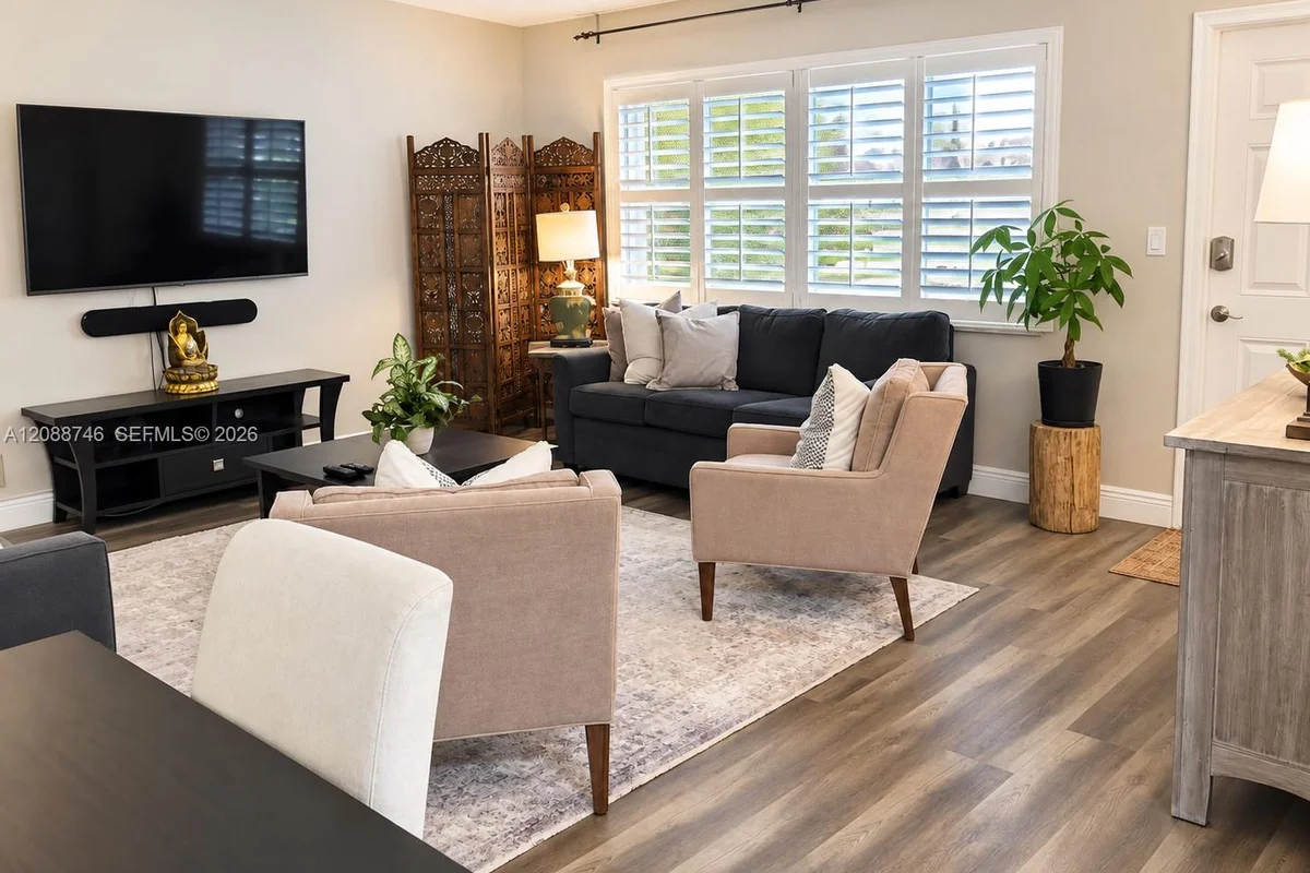 2424 NE 9th St #105, Fort Lauderdale: photo 1 of 10