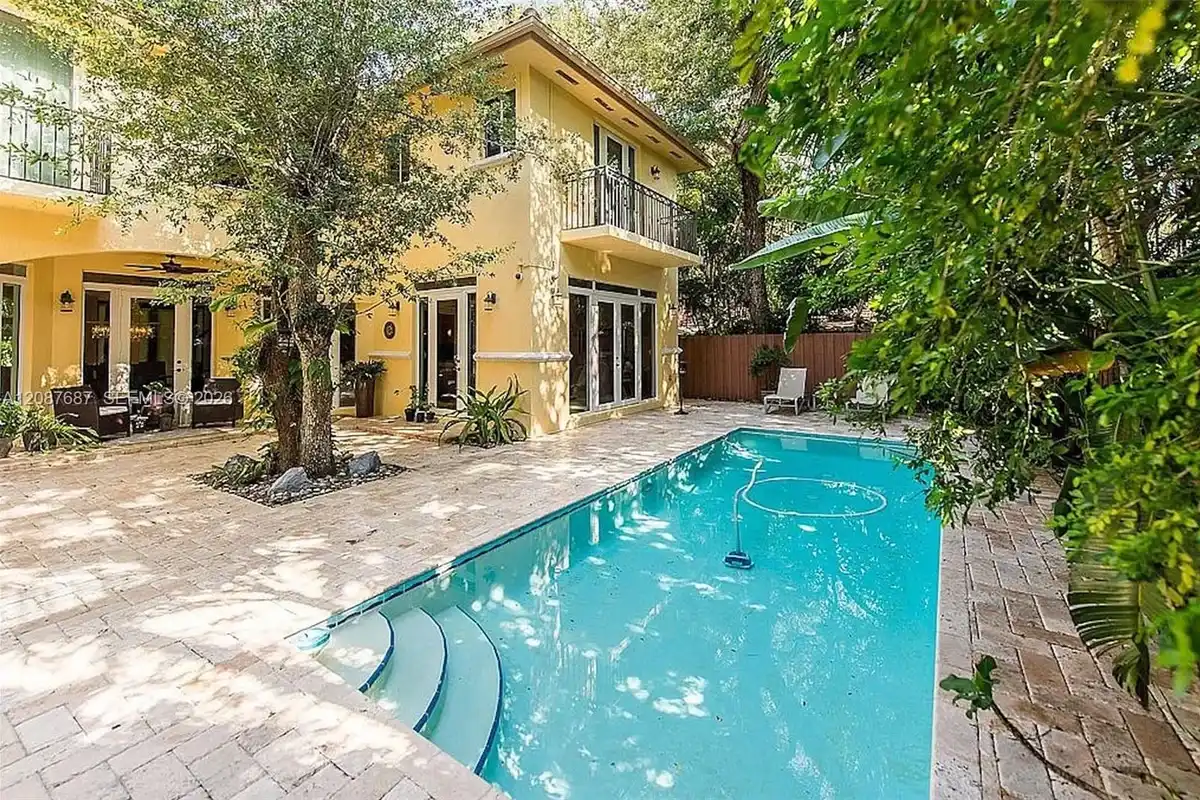 3665 Justison Rd, Miami: photo 1 of 15