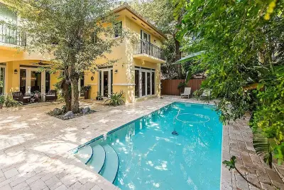 3665 Justison Rd, Miami: photo 1 of 15