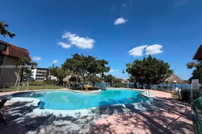 661 NE 195th St #407, Miami: photo 1 of 19