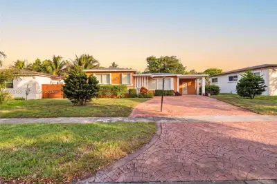 12140 NE Miami Ct, North Miami: photo 1 of 34