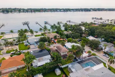 919 S Lakeside Pl, Lantana: photo 1 of 28