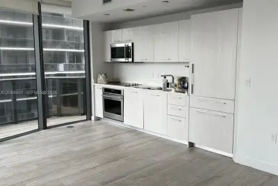 55 SW 9th St #2401, Miami: photo 1 of 7