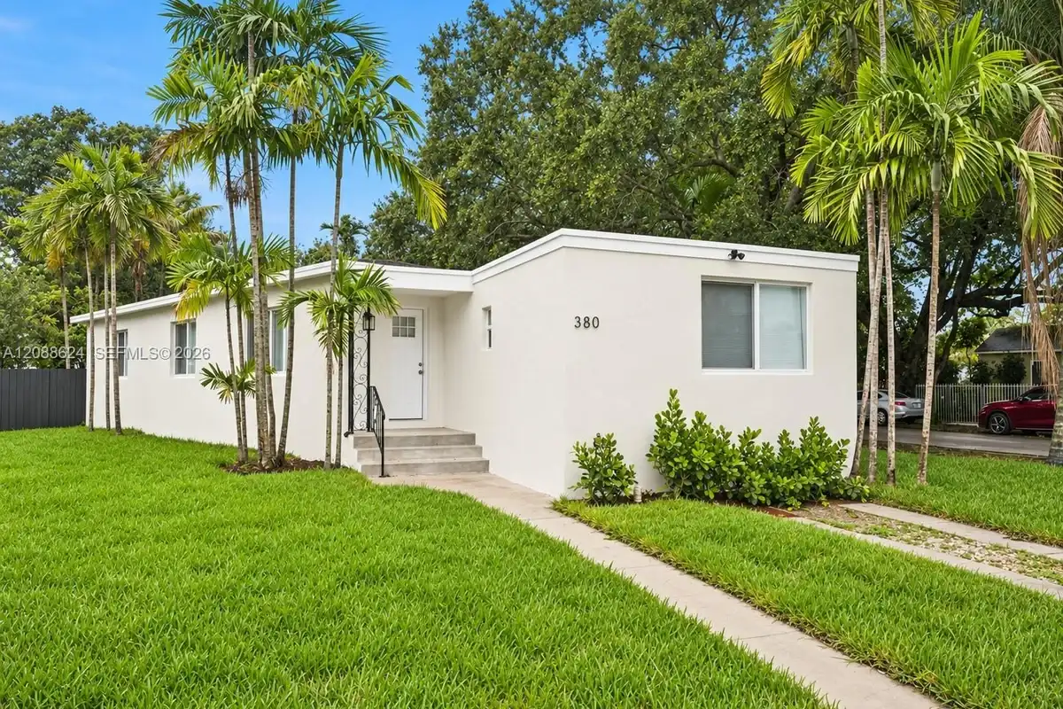 380 NW 130th St, North Miami: photo 1 of 25