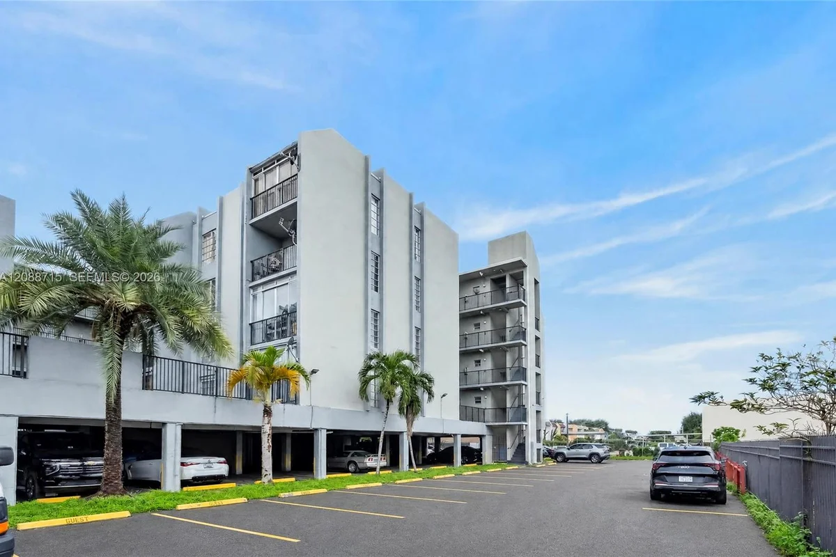305 W 68th St #419, Hialeah: photo 1 of 47