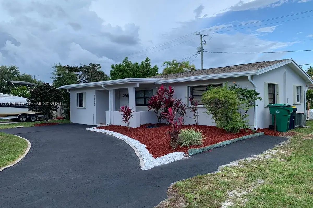 2733 SW 46th Ct, Dania Beach: photo 1 of 10