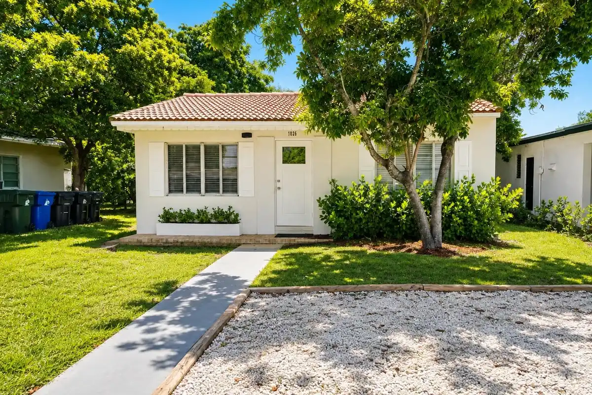 1026 NW 7th Ave, Fort Lauderdale: photo 1 of 9
