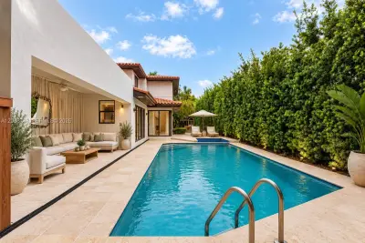 1600 W 24th St, Miami Beach: photo 1 of 48