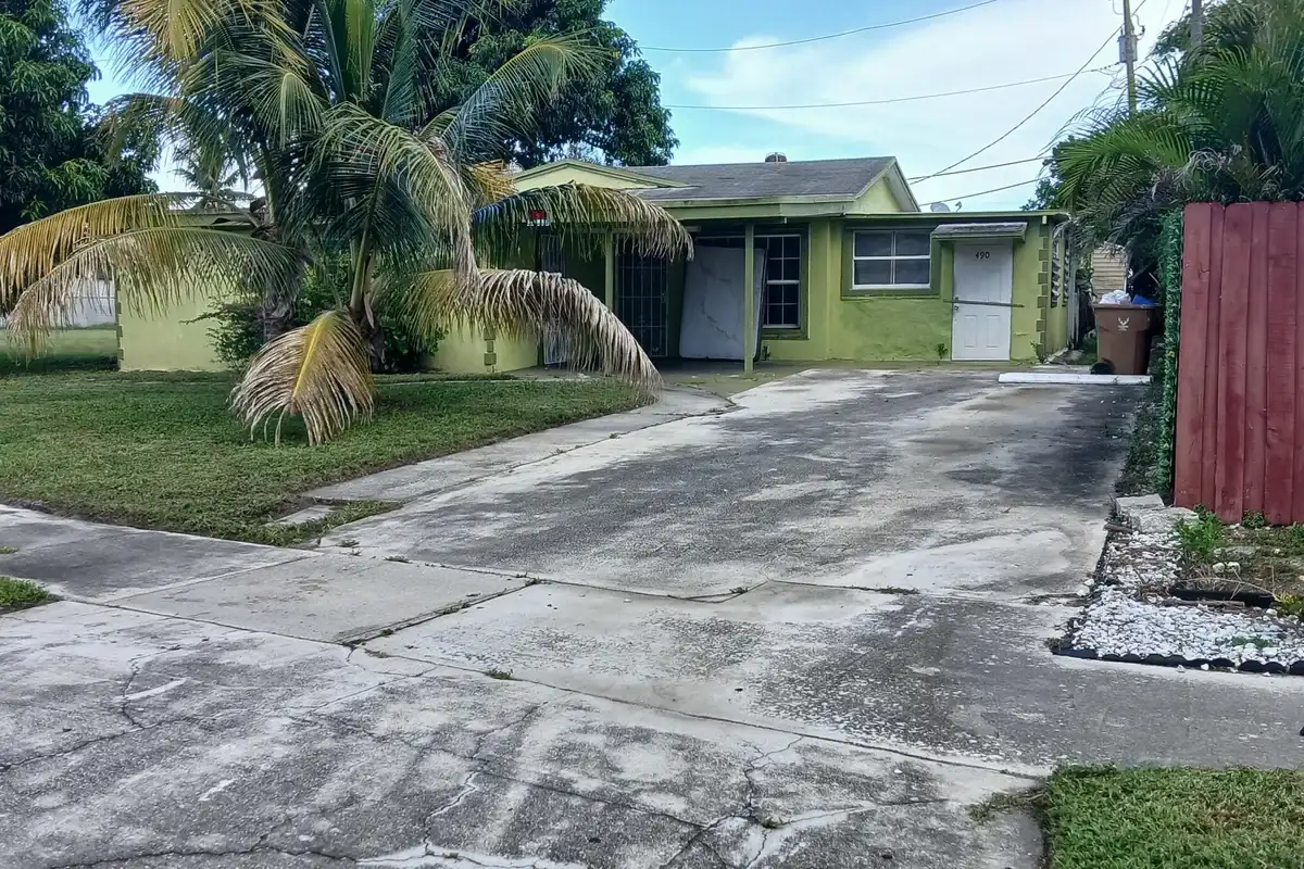 490 NW 3rd Ter, Deerfield Beach: photo 1 of 1