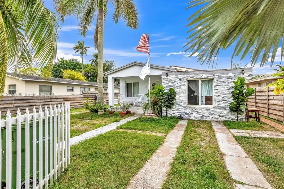110 NE 9th Ct, Homestead: photo 1 of 26