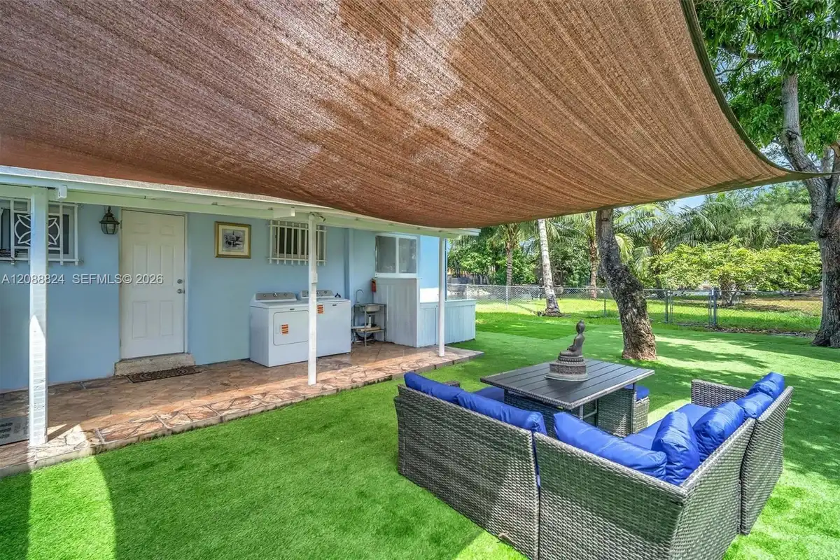 1255 NW 32nd Ct, Miami: photo 1 of 30