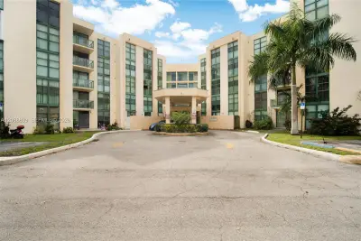 2075 SW 122nd Ave #130, Miami: photo 1 of 19