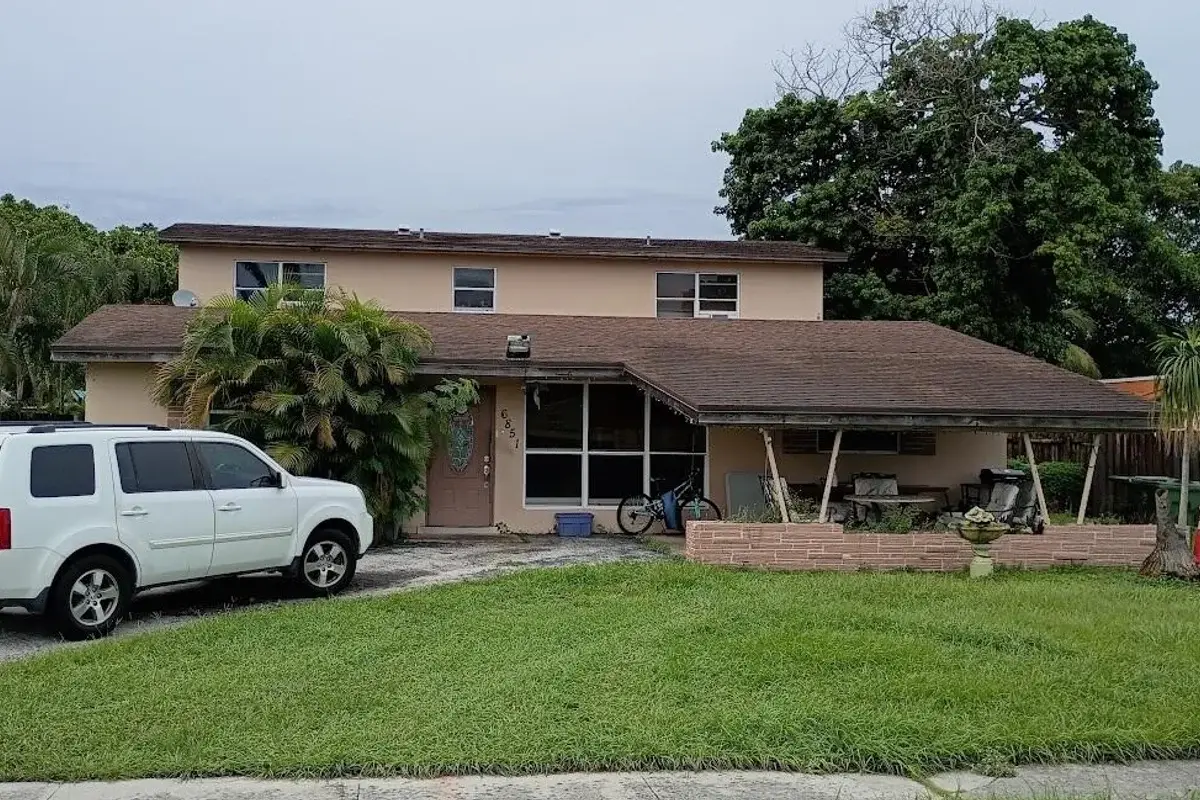 6851 SW 6th St, Pembroke Pines: photo 1 of 7