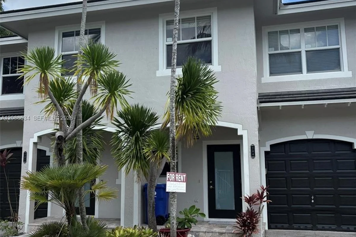 704 SW 4th Ave, Fort Lauderdale: photo 1 of 23