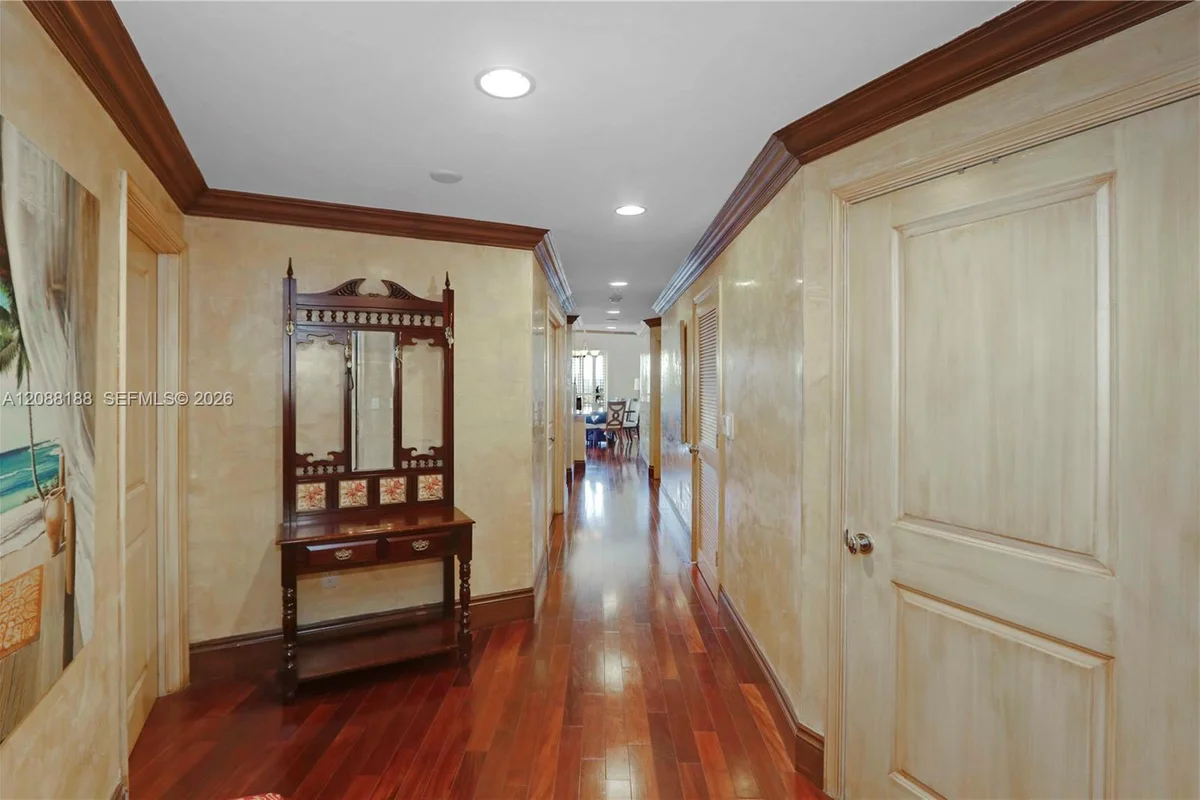 10 Aragon Ave #1216, Coral Gables: photo 1 of 48
