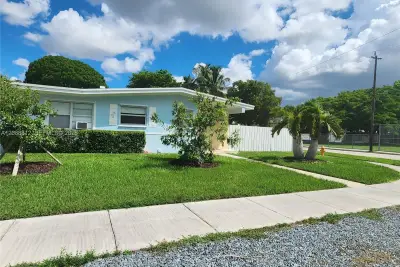 9301 SW 54th St, Miami: photo 1 of 22