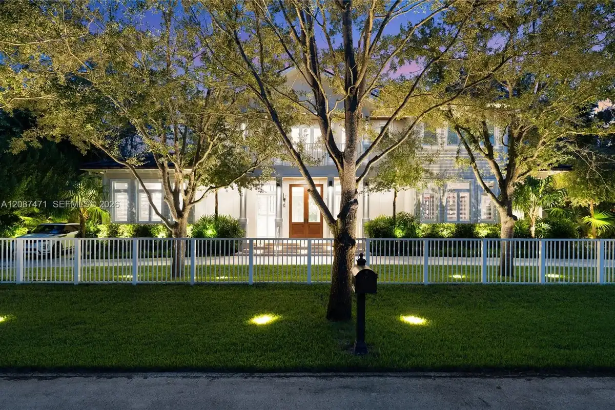 7220 SW 125th St, Pinecrest: photo 1 of 48